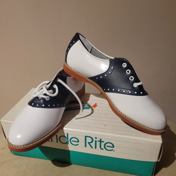 Stride Rite Kids White and Black Oxford Shoes - Picture 1 of 11